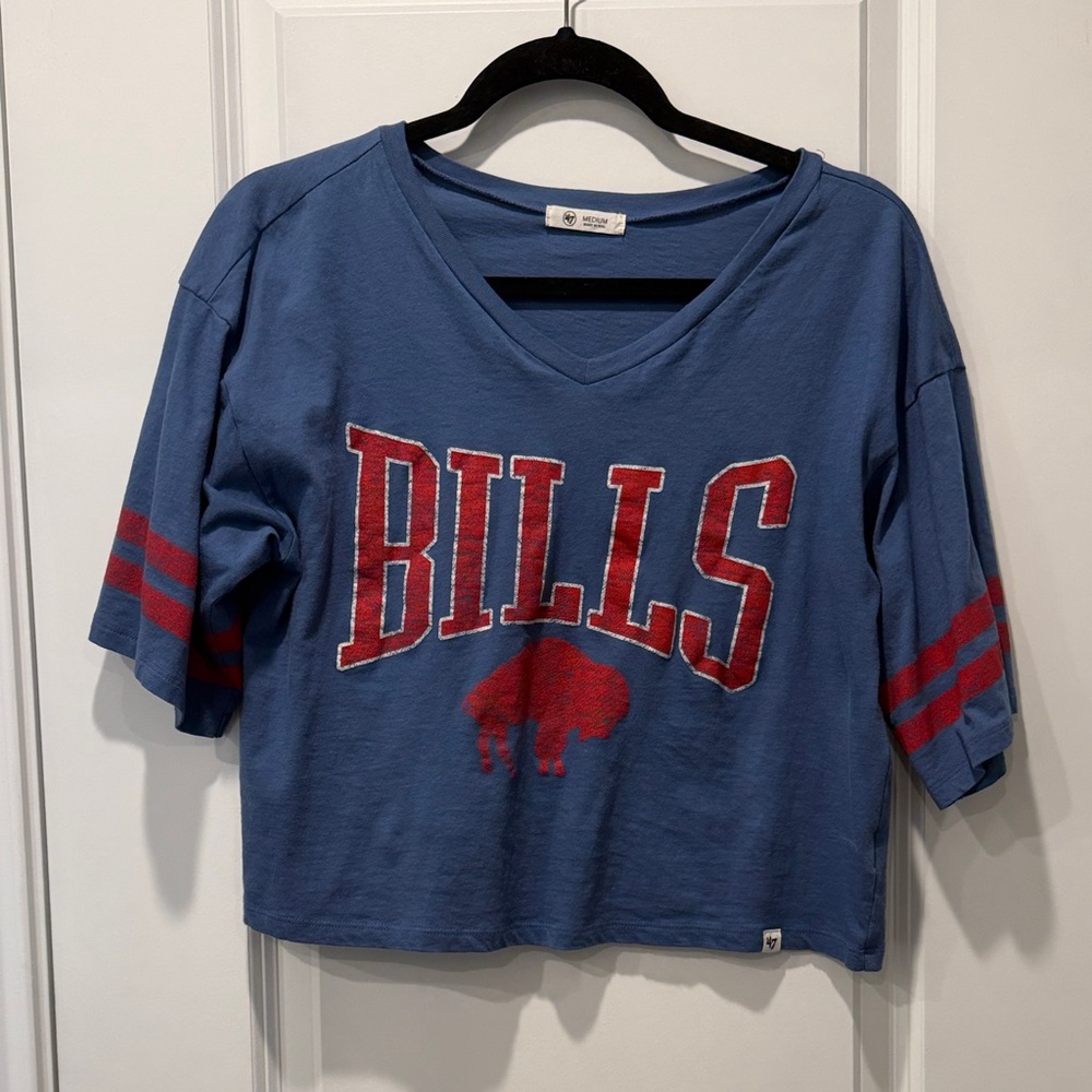'47 Blue cropped V-Neck with Red Buffalo Bills Graphic